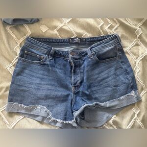 Hollister ultra rise mom short, size 32